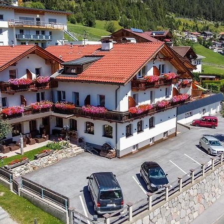 Alpen Gasthof Apartments Hohe Burg Trins Exteriér fotografie