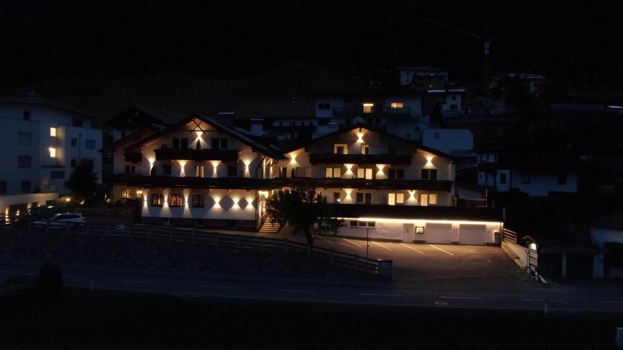 Alpen Gasthof Apartments Hohe Burg Trins Exteriér fotografie