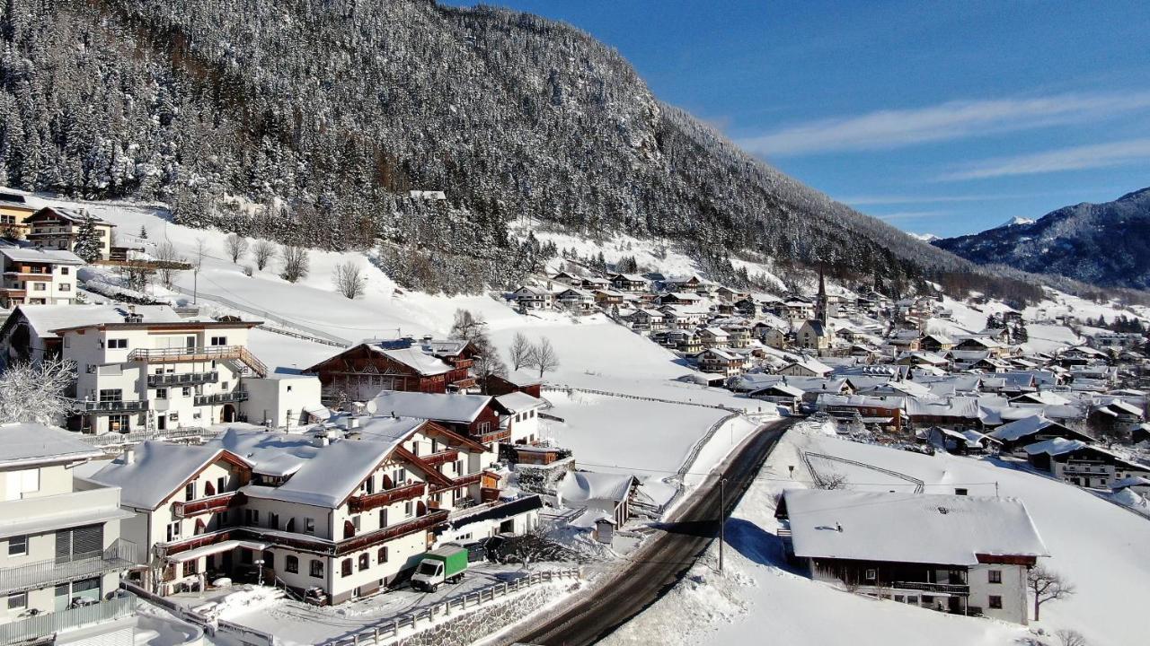 Alpen Gasthof Apartments Hohe Burg Trins Exteriér fotografie