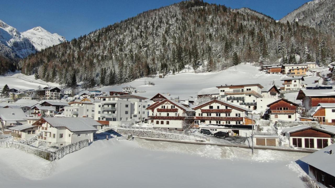 Alpen Gasthof Apartments Hohe Burg Trins Exteriér fotografie